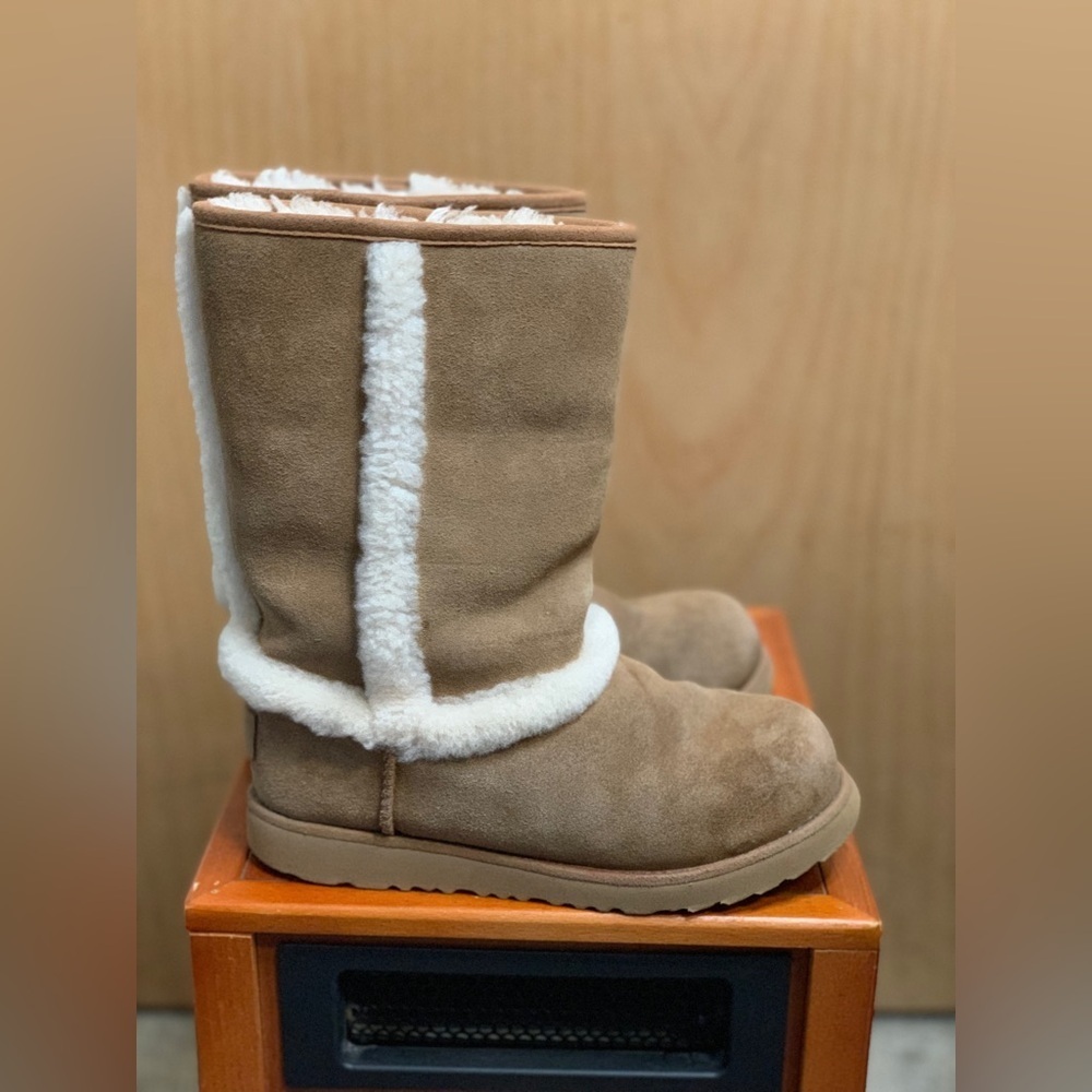 UGG Mid Calf Tan Shearling Lined Boots. Size-4